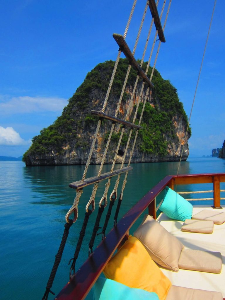 배에서 바라보는 경치