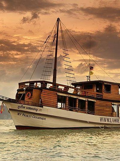 선셋 때 즐기는 크루즈