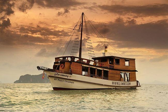 선셋 때 즐기는 크루즈