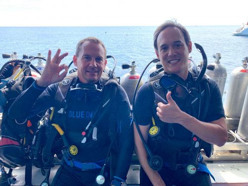 다이브 덱에서 장비 입고 기념 사진