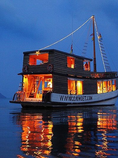 밤의 보트 모습