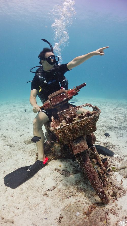 바이크 타고 멋지게 포즈